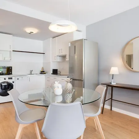 Pool & Sea Terrace Luxury, Comfort, Unbeatable Location Apartment *